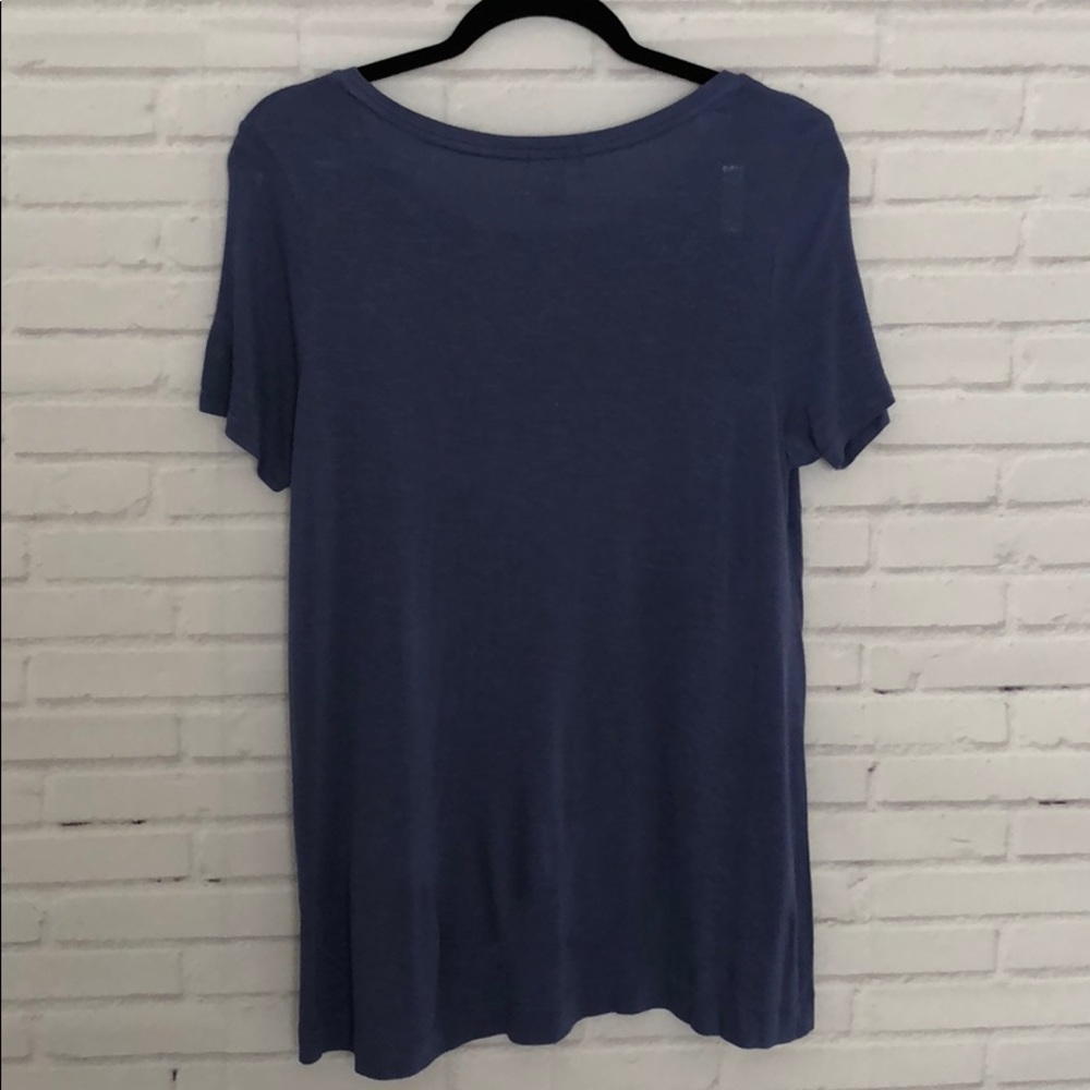 Old Navy basic Tee - Picture 3 of 3